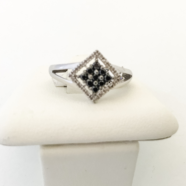 black-diamond-cluster-ring